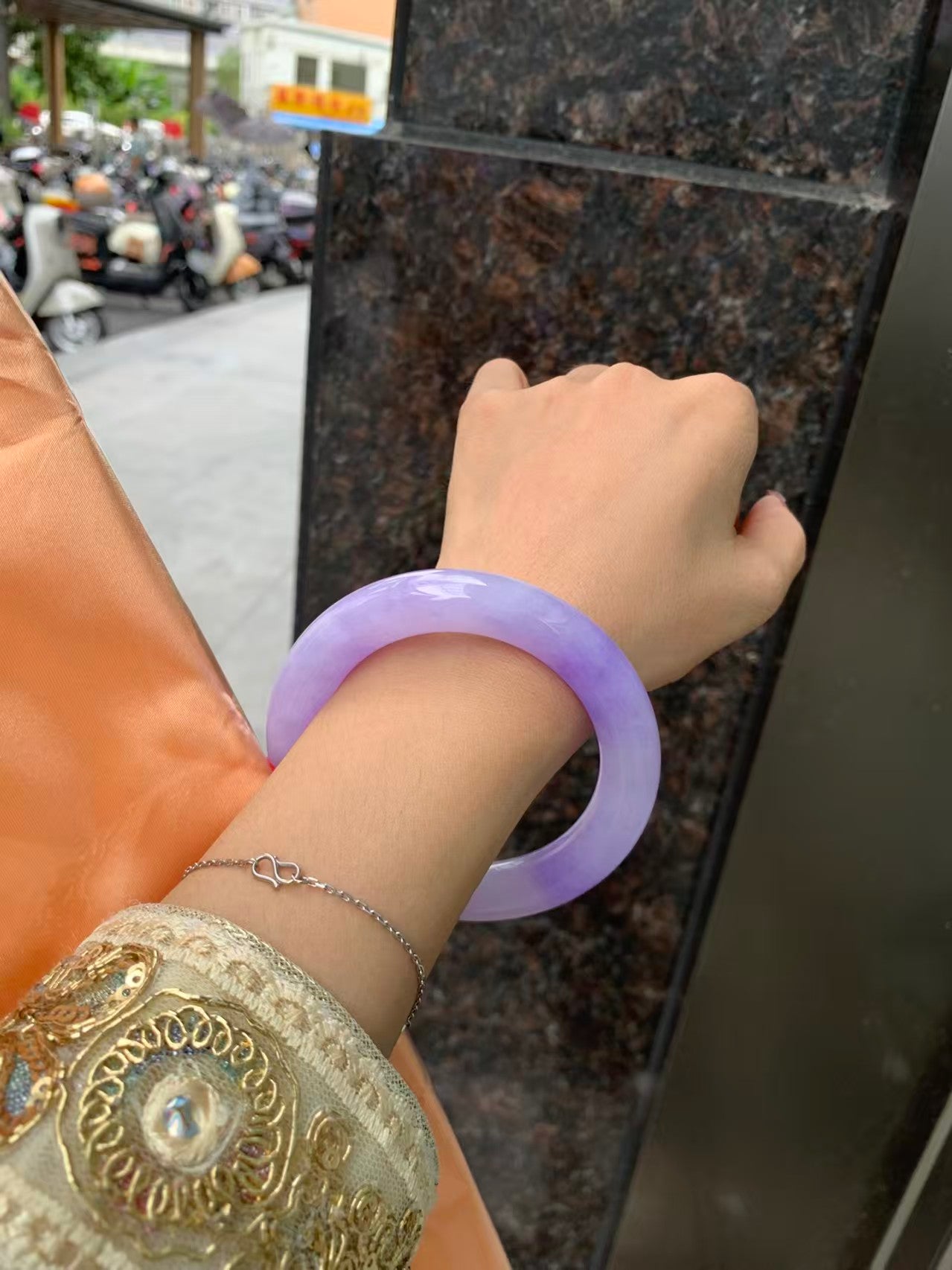 Enchanting Deep Purple Round Bangle